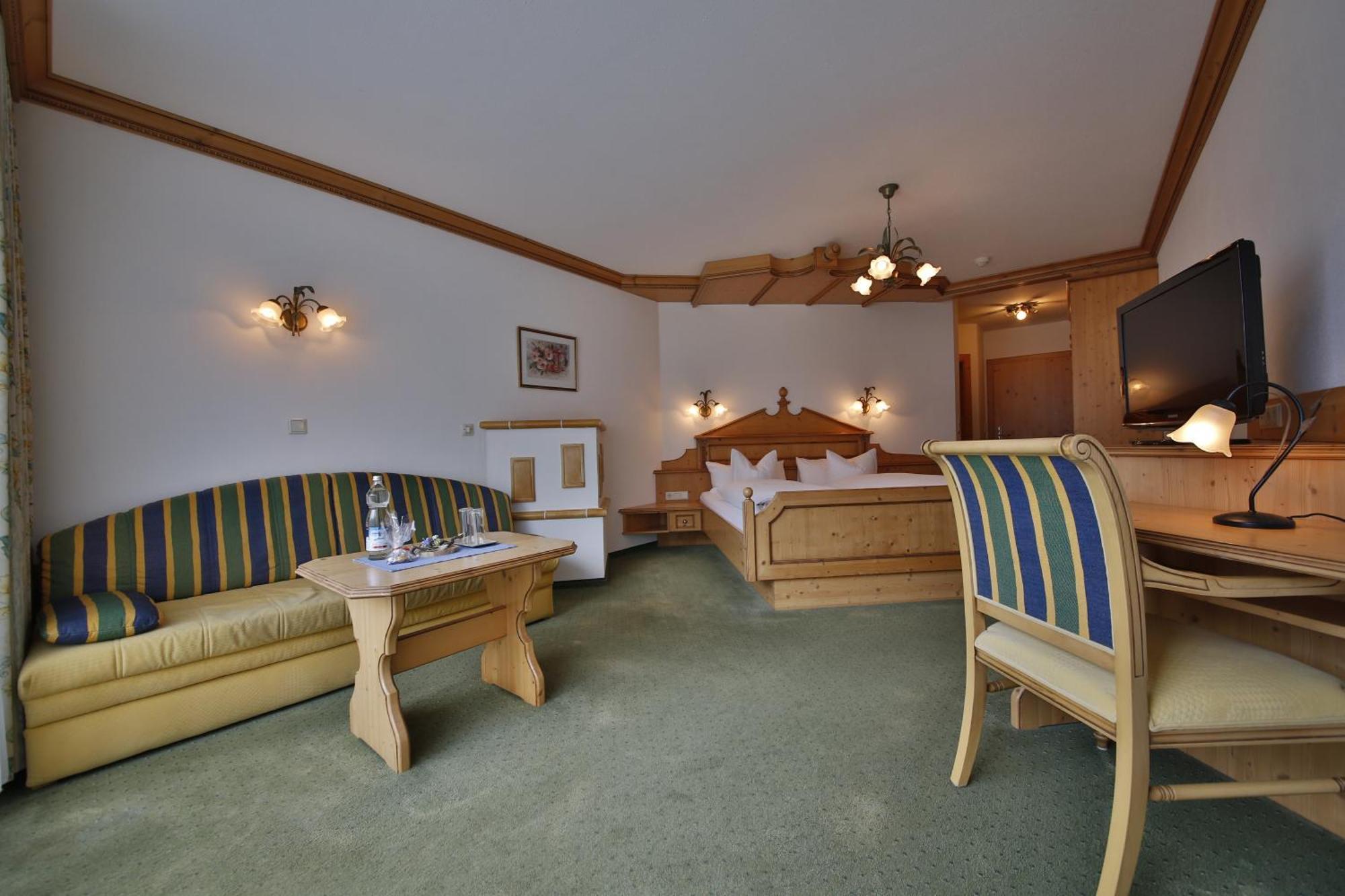 Romantik Resort & Spa Der Laterndl Hof Haldensee Room photo