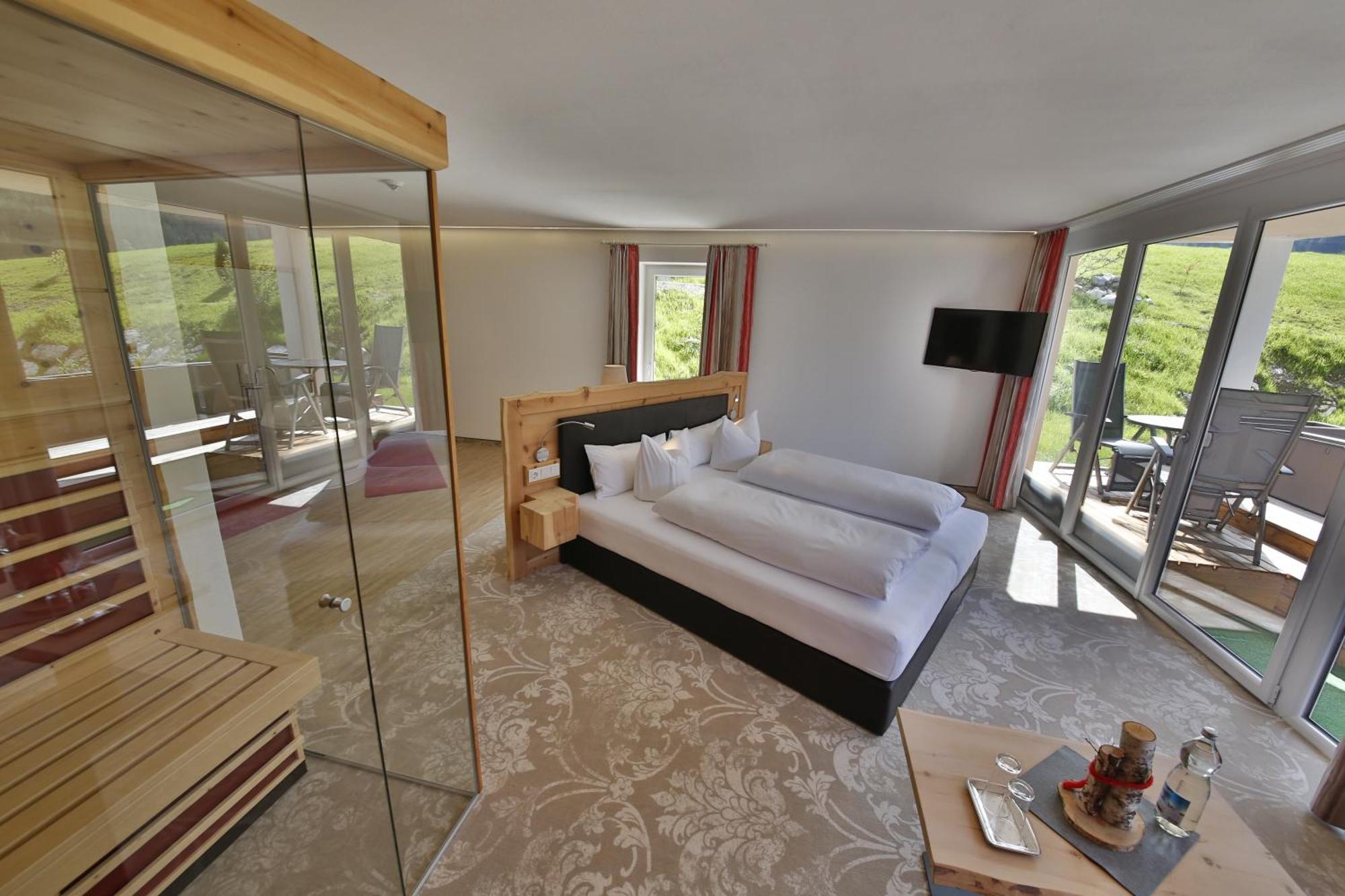 Romantik Resort & Spa Der Laterndl Hof Haldensee Room photo